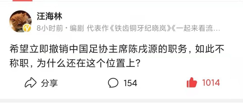 相同的地点，不同的时间，两张海报放在一起，就像是父女二人一次隔着时空与生死的对话，其中流露出的父女深情，在温暖人心的同时也让人忍不住眼眶泛红